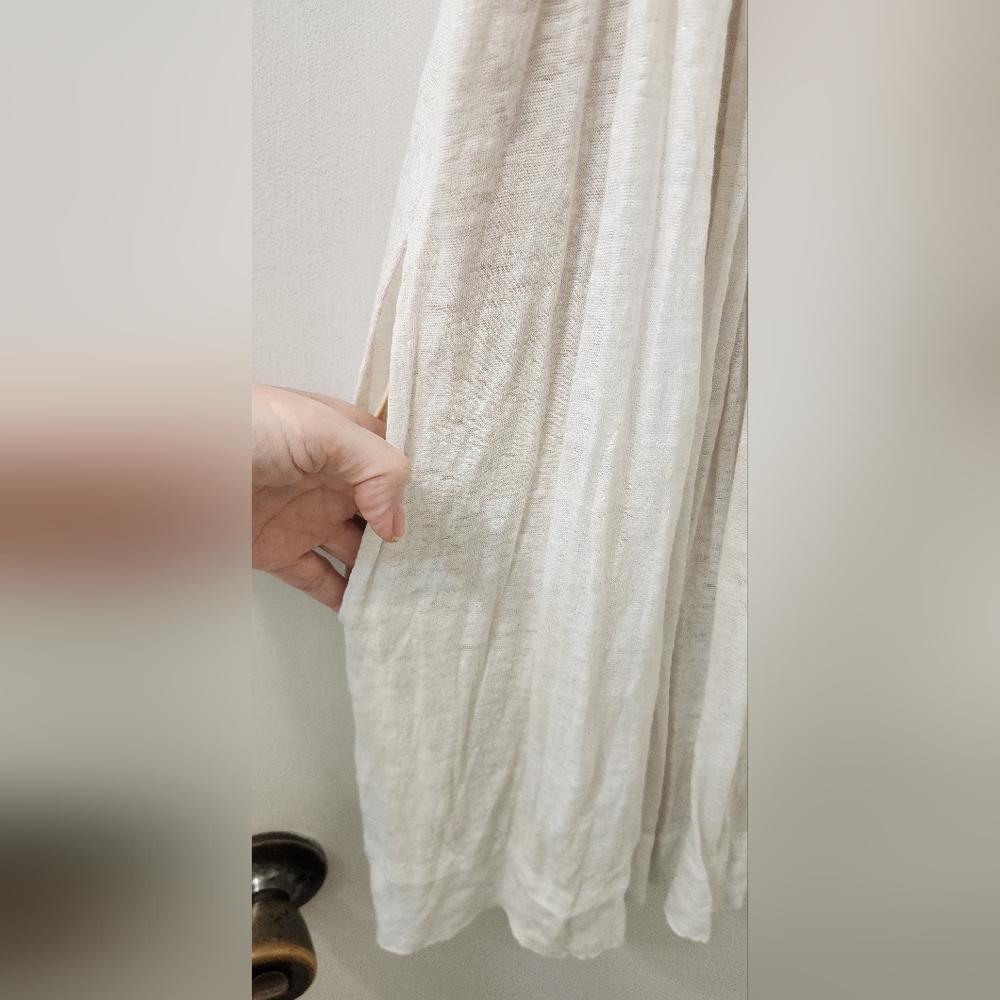 Elegant Cream Dress with Floral Accents - Picture 3 of 9